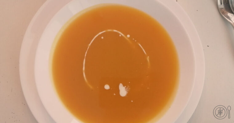 Korenčkova kremna juha z ingverjem