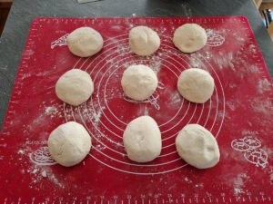 brezglutenske bombetke s tangzhong metodo recept kroglice