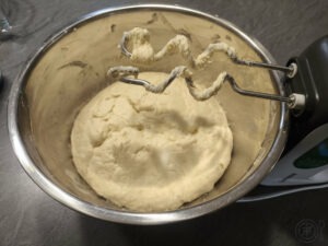 brezglutenski kruh recept mešanje