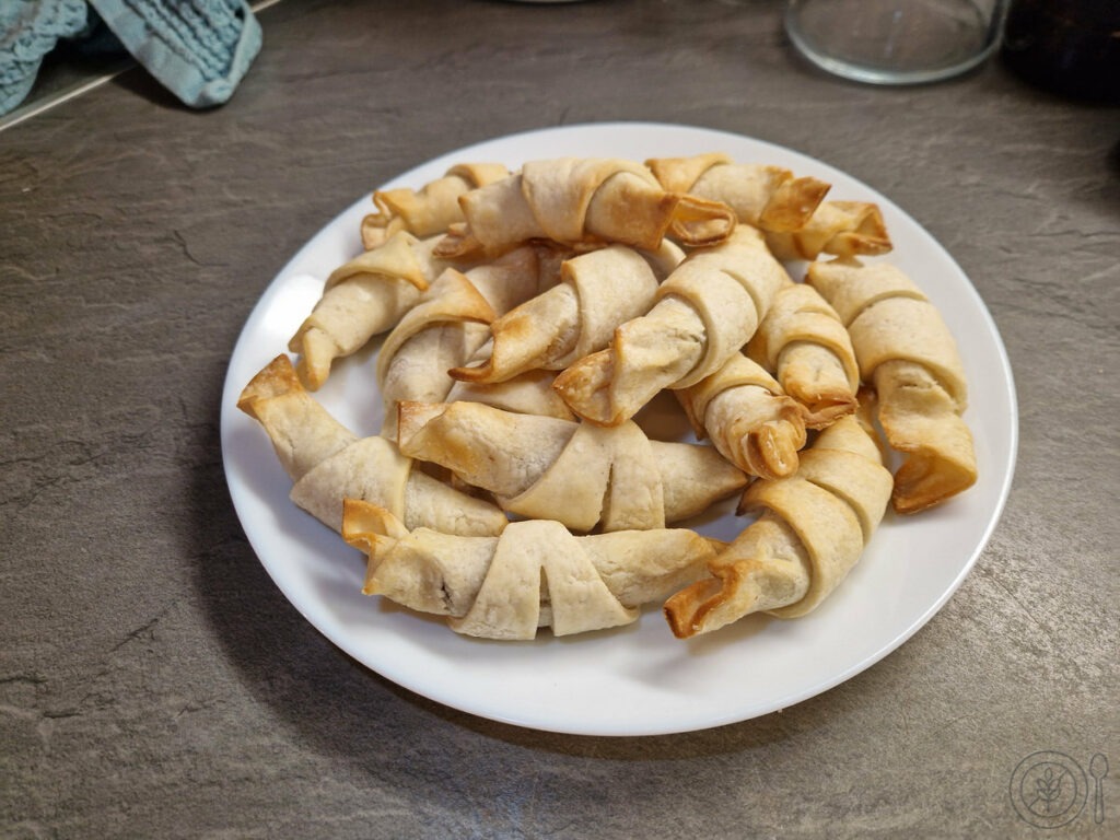 brezglutenski roglicki z nutello iz eurospinovega listnatega testa postrezi