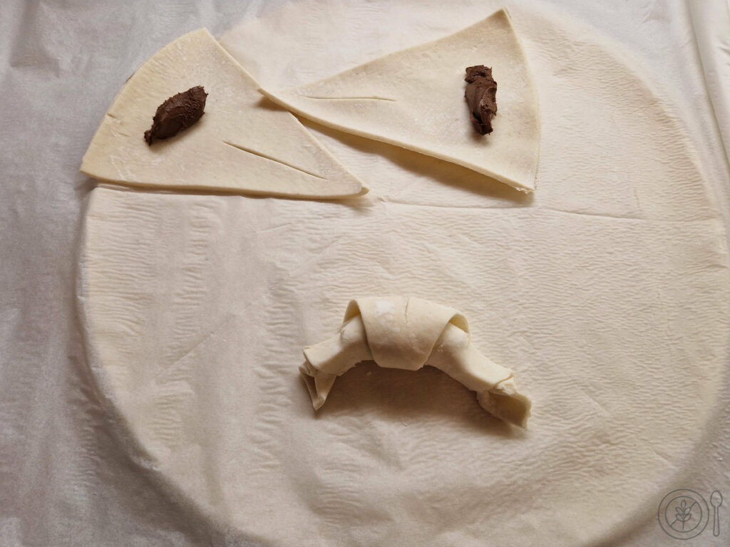 brezglutenski roglicki z nutello iz eurospinovega listnatega testa zavij