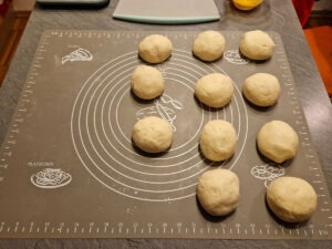 mehke mlecne strucke recept oblikujemo kroglice