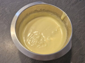 marmorni kolac brez glutena spenjena jajca in sladkor