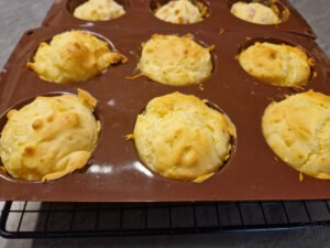 slani brezglutenski muffini pečeni v modelu